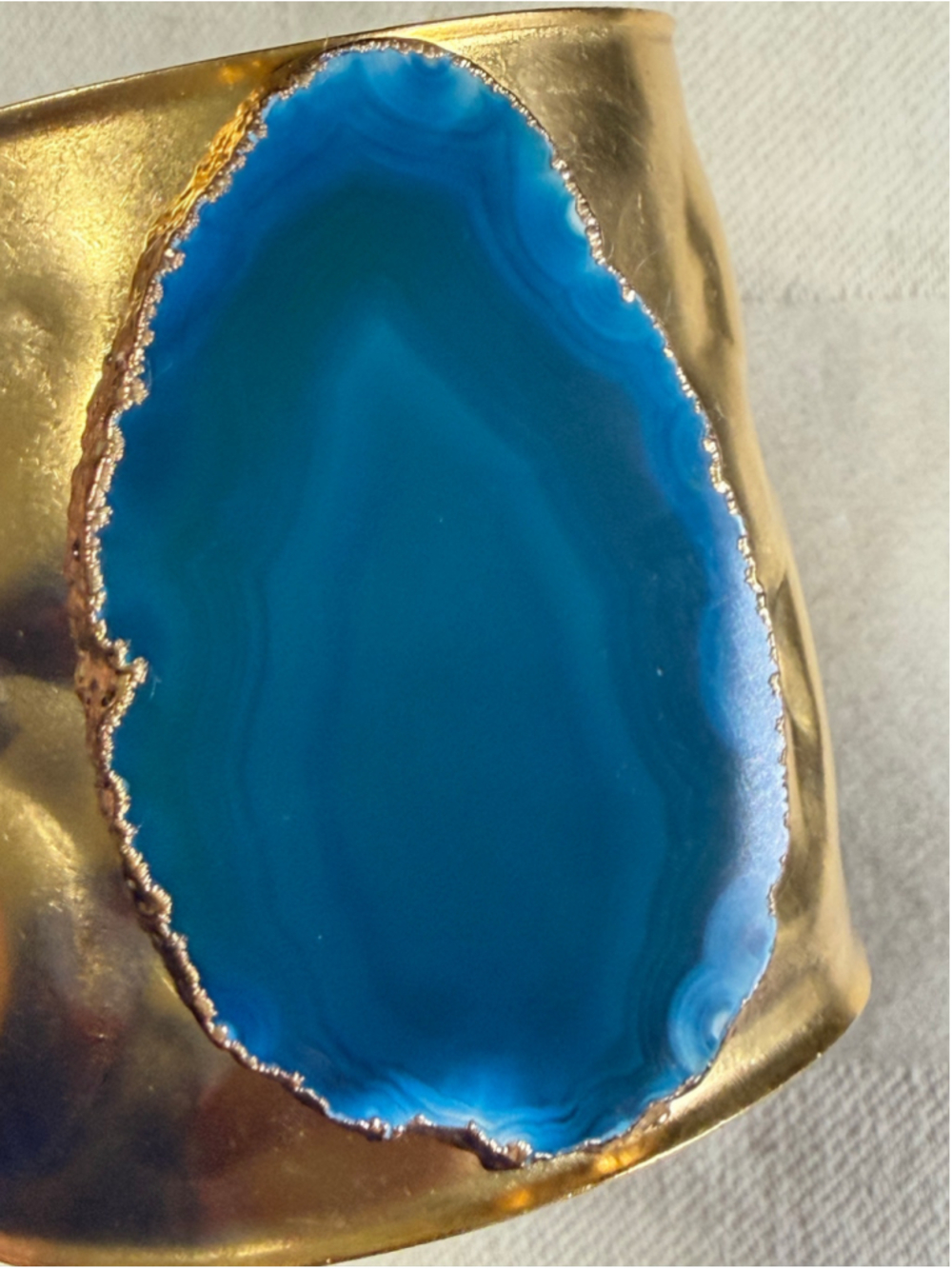 Blue Dyed Agate Slice Gold Tone Statement Cuff Bracelet Boho - Picture 4 of 5